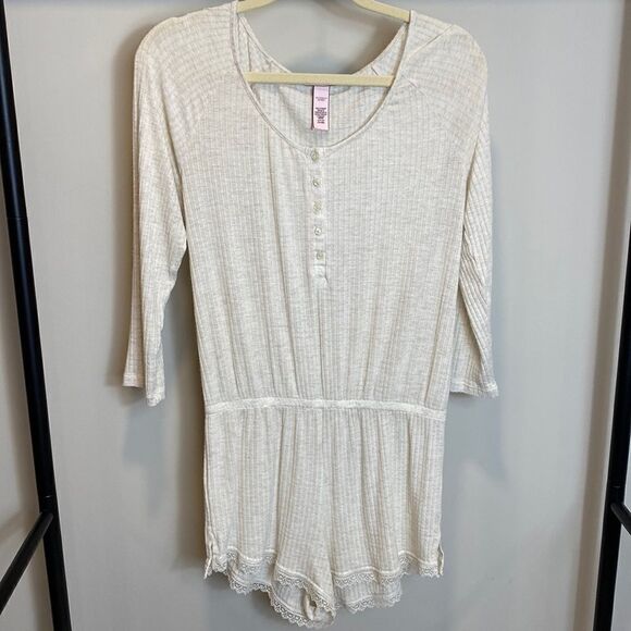 Victoria’s Secret ivory 3/4 sleeve ribbed lace trim romper size S - Picture 2 of 10